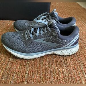 Brooks Ghost 11 Mens Size 9.5 or Women’s 11